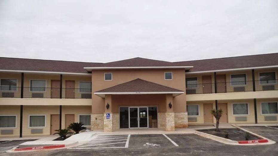 Hotel Cotulla Extérieur photo